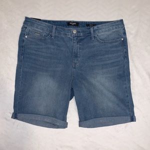 2/$15 NWT Nine West Bermuda Jean Shorts, Size 16